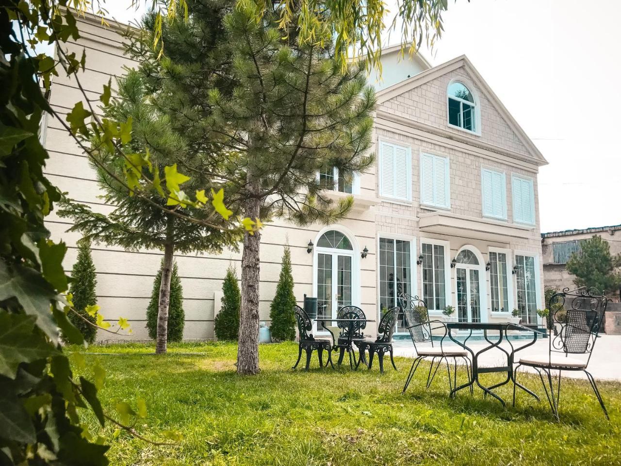 Hotel Devi Erseke Exteriör bild
